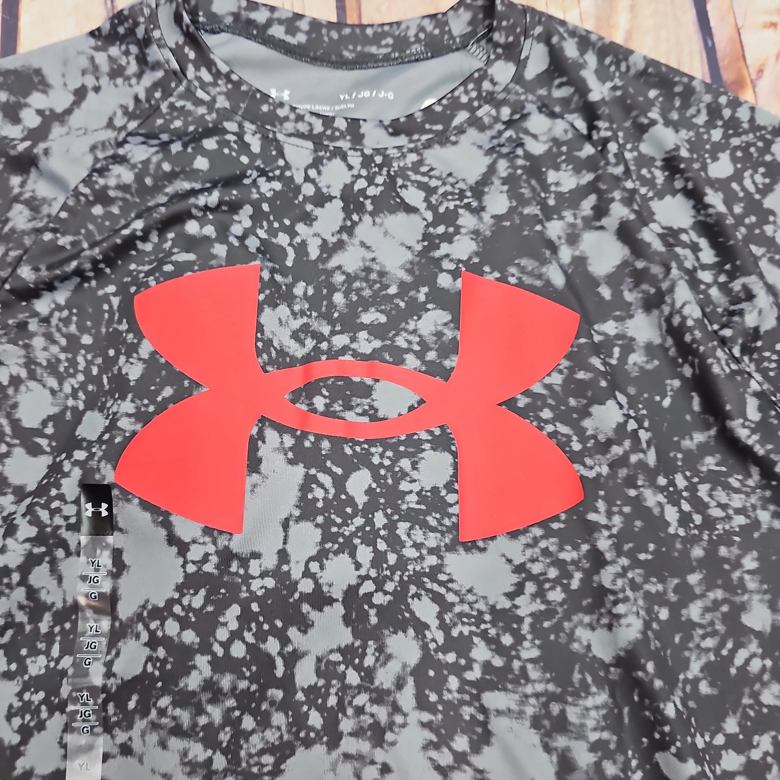 UNDER ARMOUR BOYS TECH BLK PRINTED SHORT SLEEVE 1363278 025