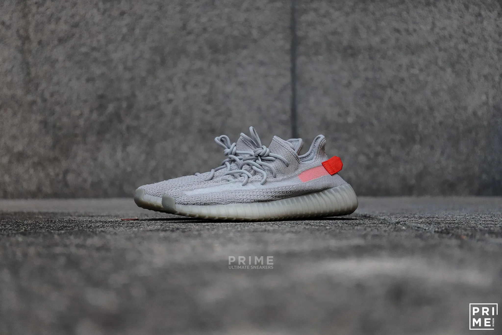 Yeezy 350 v.2 Tail Light  (FX9017)